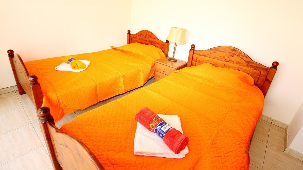 Panikos Beach Apartment I Lárnaka Eksteriør bilde