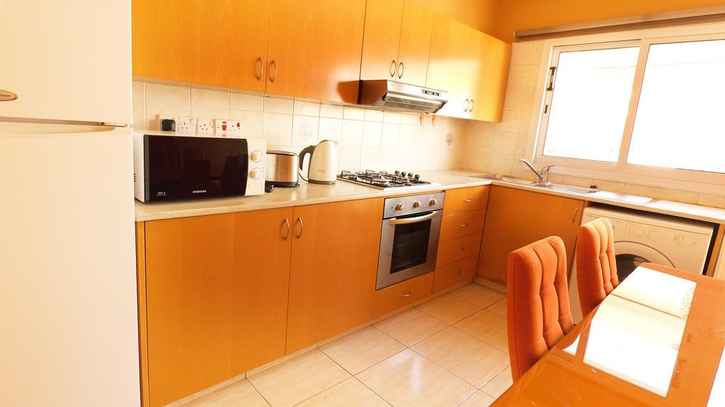 Panikos Beach Apartment I Lárnaka Eksteriør bilde