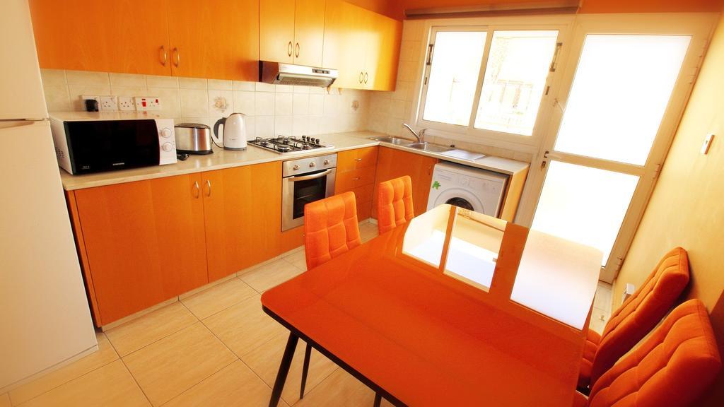 Panikos Beach Apartment I Lárnaka Eksteriør bilde