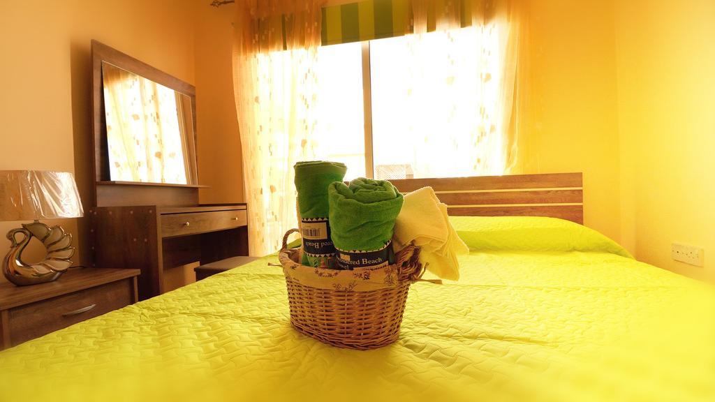 Panikos Beach Apartment I Lárnaka Eksteriør bilde