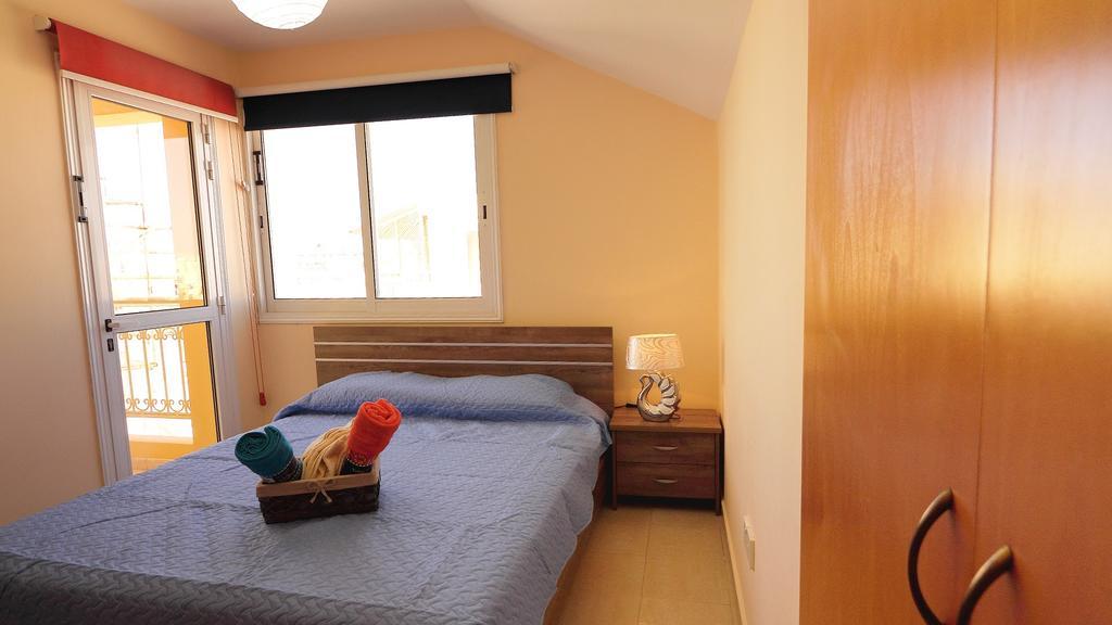 Panikos Beach Apartment I Lárnaka Eksteriør bilde