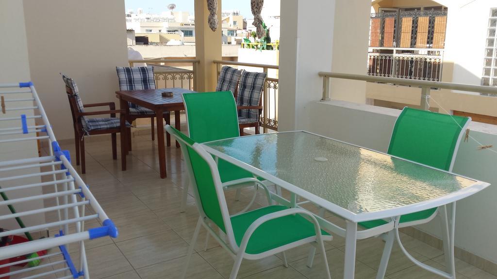 Panikos Beach Apartment I Lárnaka Eksteriør bilde